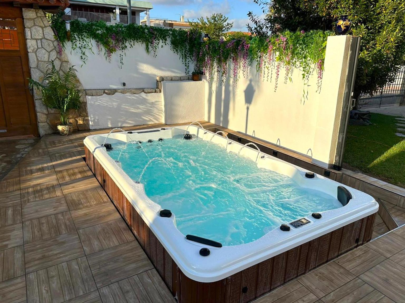 Villa Sitges El Ranch Amaizing Outdoor Areas Beaches At 5 Minutes Walk Sitges At 15 Min Drive Ac Pool Jacuzzi & Garden Xxl Calafell Dış mekan fotoğraf